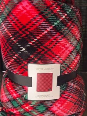 Victoria's Secret VS Sherpa Plaid Blanket Throw 50in x 60in
